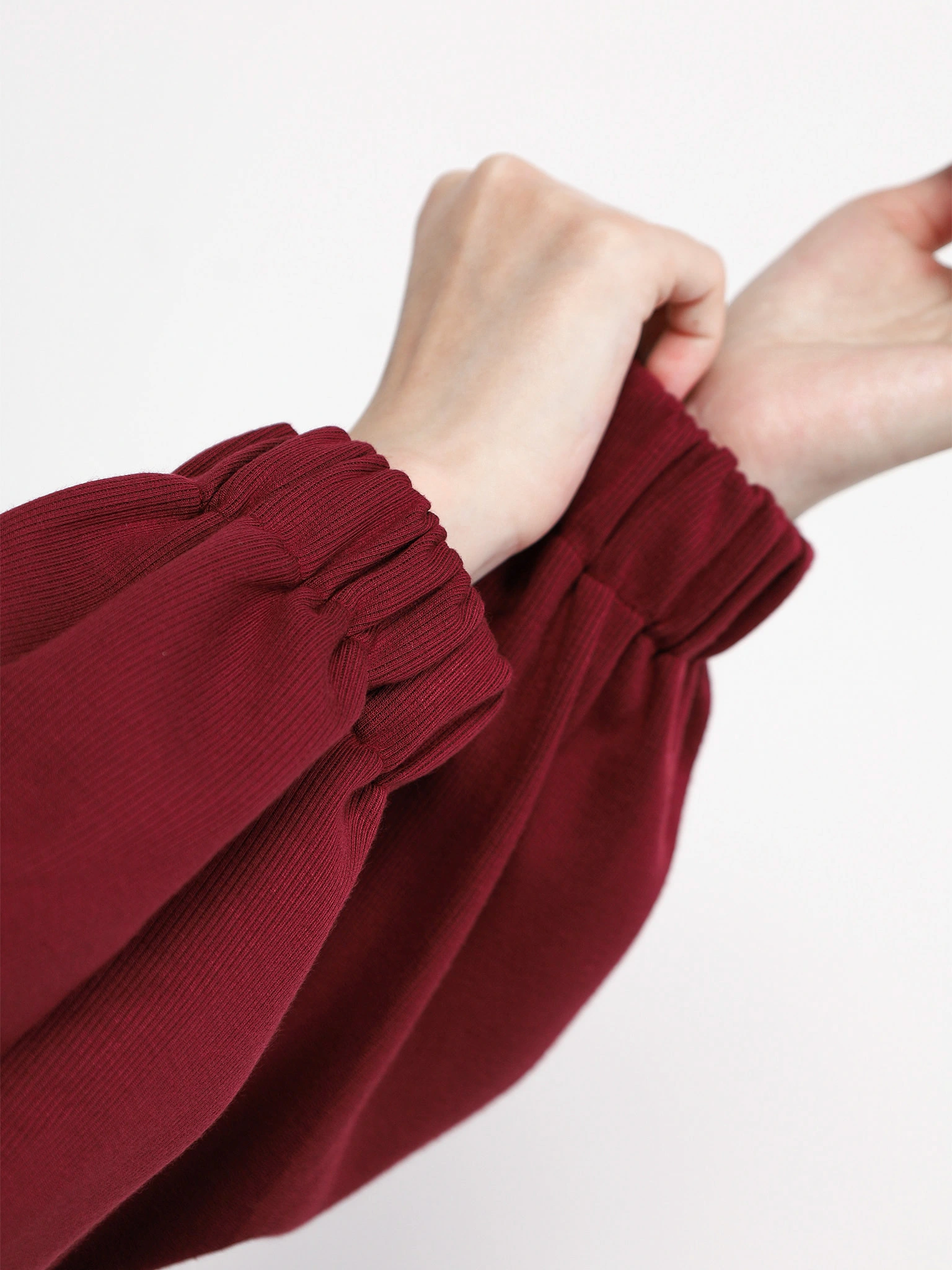 Куртка трикотажная бордового цвета с кулиской по низу